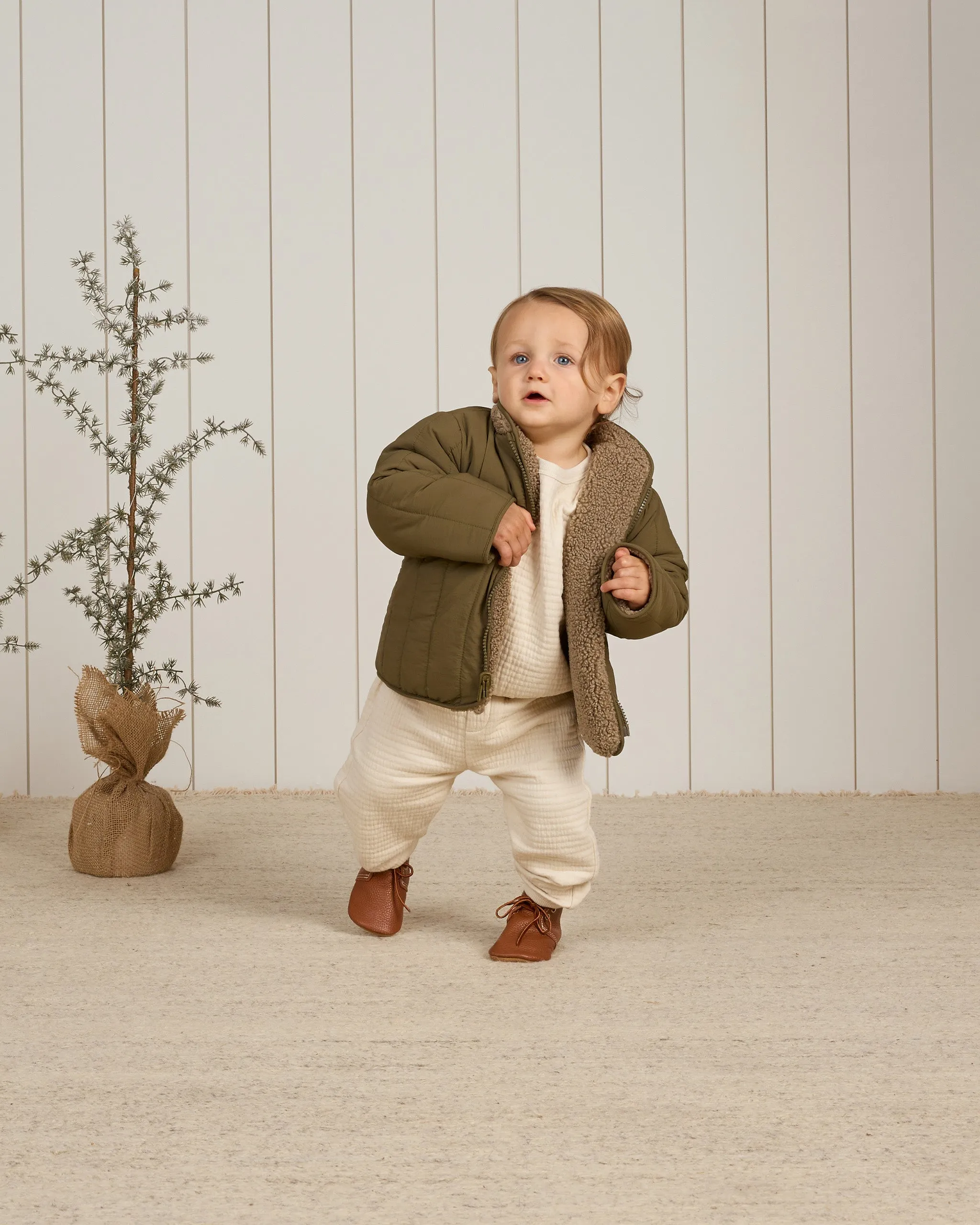 Quincy Mae - Shearling Reversible Zip Jacket in Olive